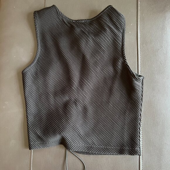 Princess Polly Crop Top - Picture 2 of 2